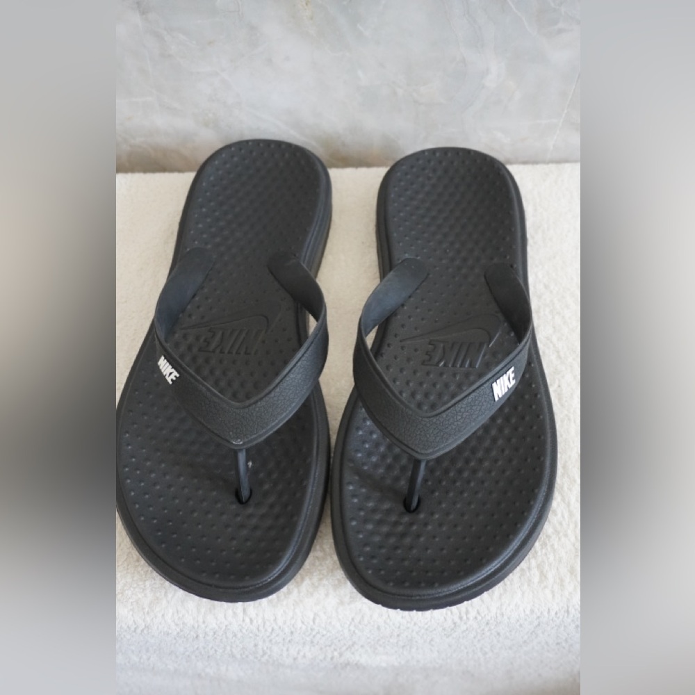 Nike Men's Dark Gray Flip Flops